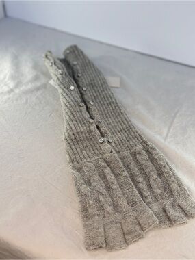 Laundry By Shelli Segal -Light Grey Ribbed Fingerless Gloves with Button Trim